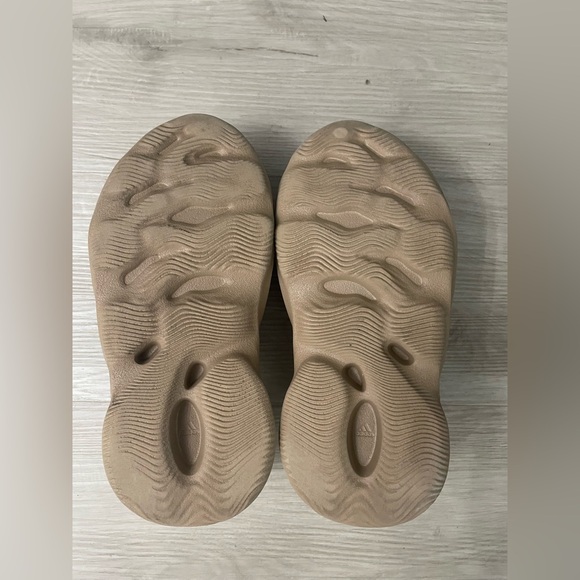 Yeezy FOAM RNNR - Picture 7 of 8